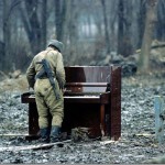 A-Russian-soldier-playing-an-abandoned-piano-in-Chechnya-in-1994_thumb.jpg