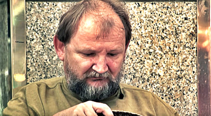 students-sit-beside-homeless-person-give-him-something-more-than-money