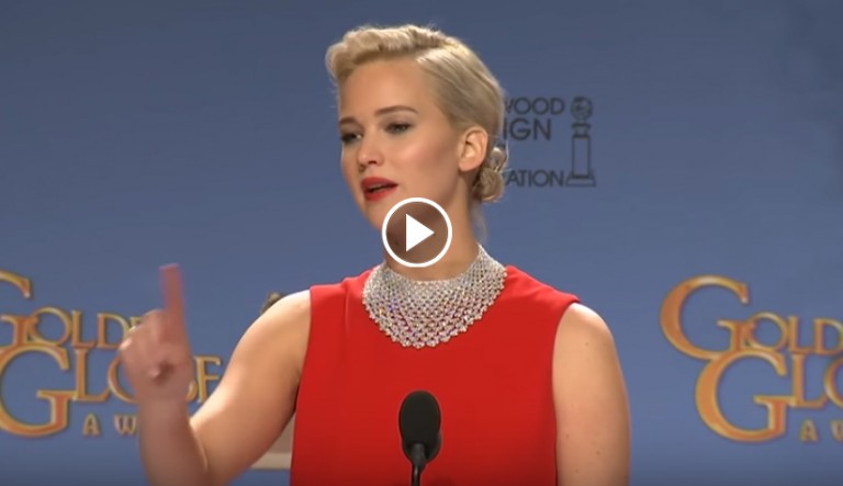 Jennifer Lawrence Golden Globes 2016 Reporter Looking on his phone