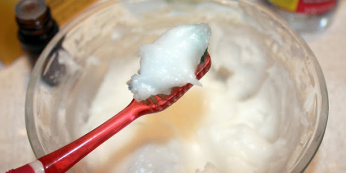 New Research Shows Coconut Oil Is Better Than Any Toothpaste