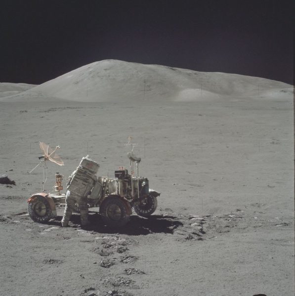 nasa-released-10000-new-photos-from-the-moon-21