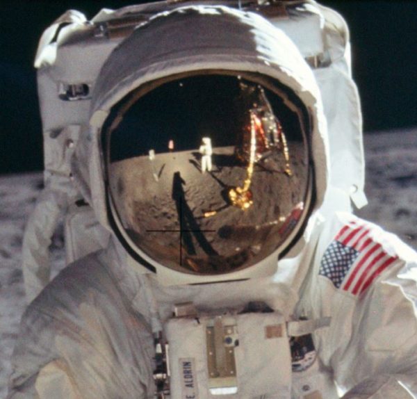 nasa-released-10000-new-photos-from-the-moon-3