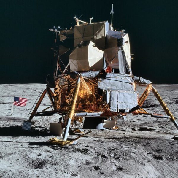 nasa-released-10000-new-photos-from-the-moon-32