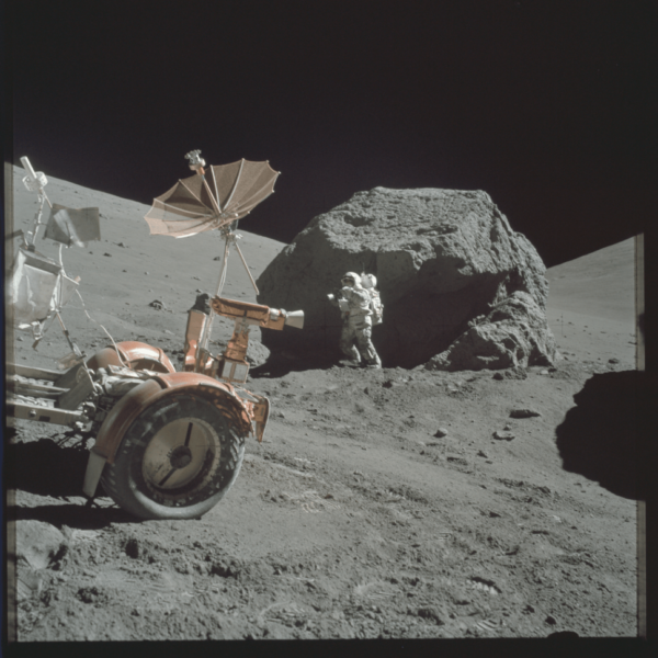 nasa-released-10000-new-photos-from-the-moon-5