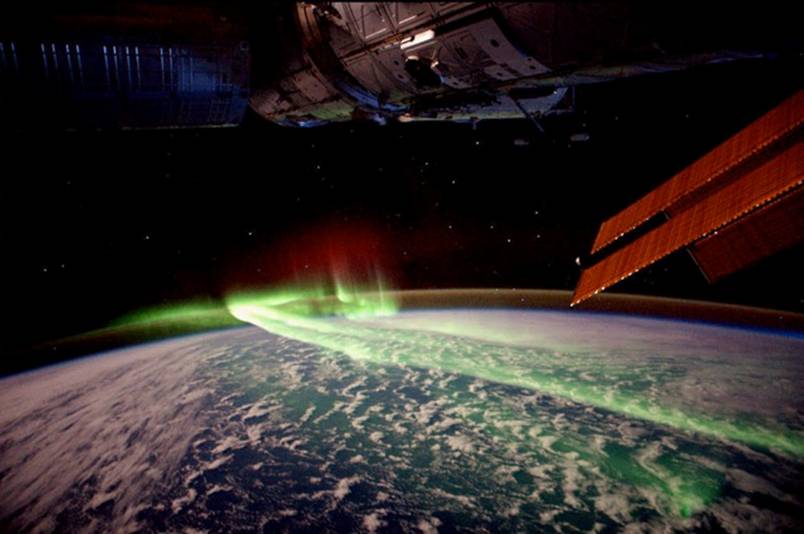 7. The-Northern-Lights-from-Space
