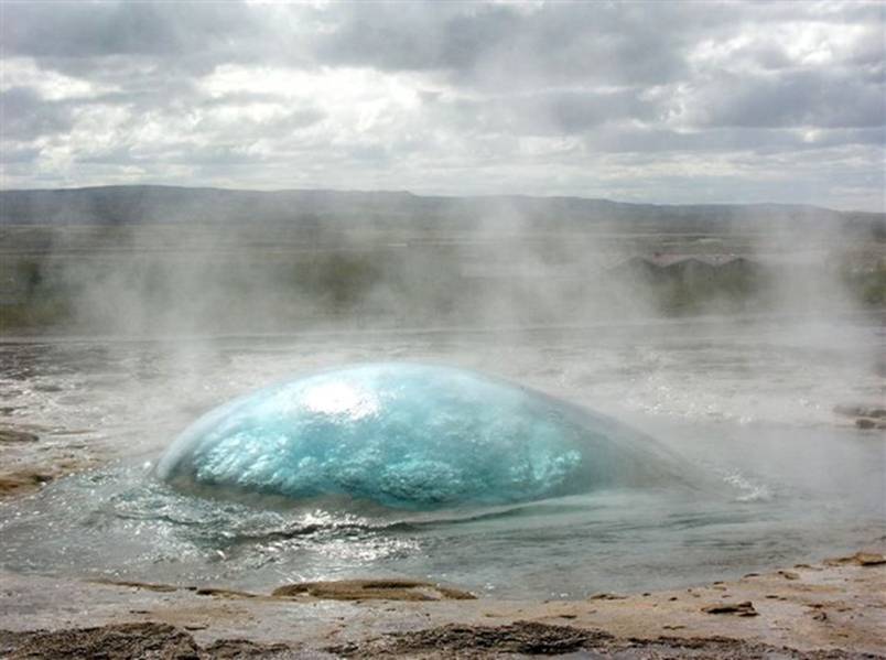 8. A-geyser-just-before-erruption