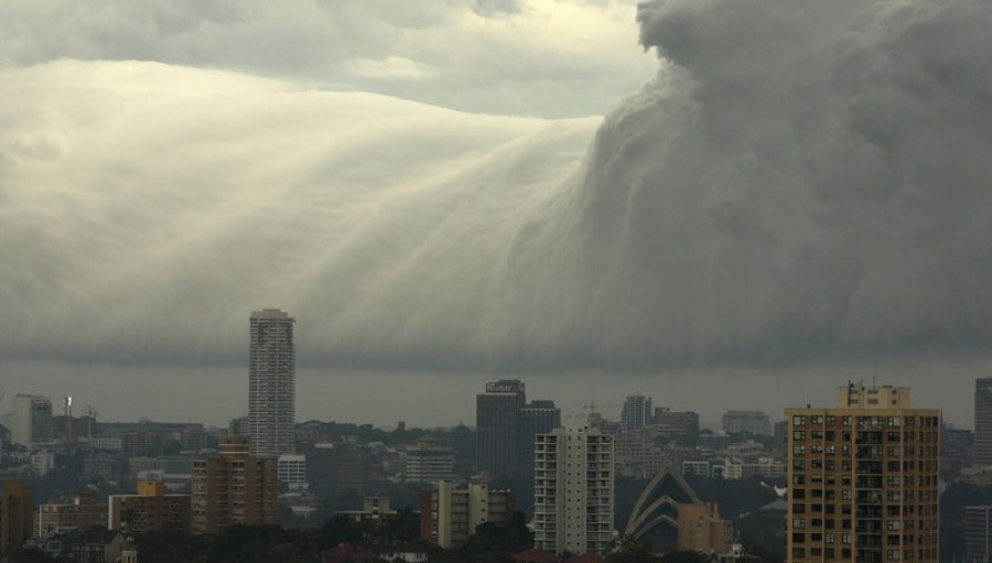 Violent A tsunami in Sydney.
