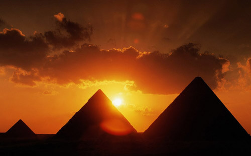 Most Beautiful Places On Earth 9.-Pyramids-of-Giza-GC¦зo¦В-El-Giza-Egypt