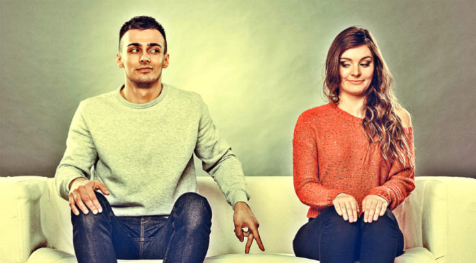 5 Major Signs Someone Is Attracted To You signs-someone-is-attracted