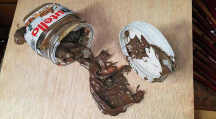 This Artist's Hyperrealistic Drawings Will Make You Doubt Your Sanity artists-hyperrealistic-drawings