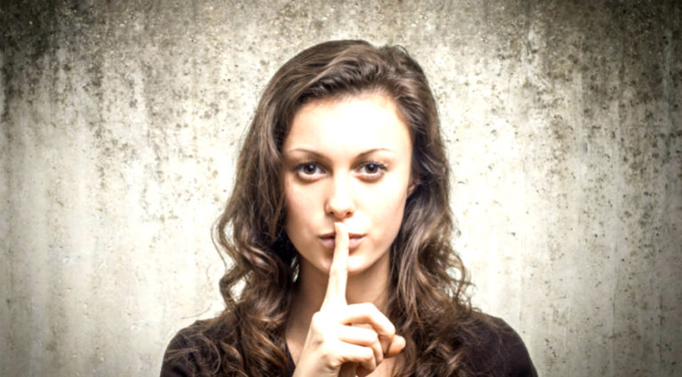 signs-person-you-are-with-is-not-the-right-one