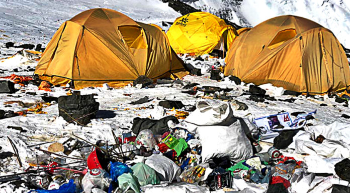 everest-is-covered-in-giant-trash-pile