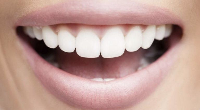 smiling-linked-to-lower-stress-levels