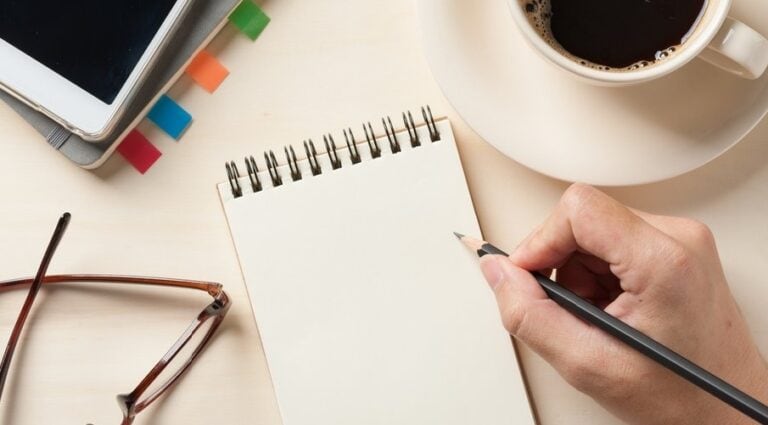 4 Ways How Writing Essays in College Can Help You Develop Better Thinking Skills