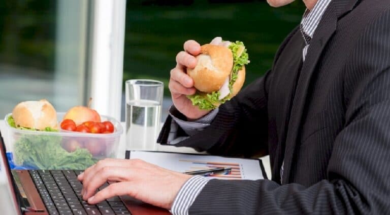 How Exactly Your Lifestyle Affects the Way You Eat?