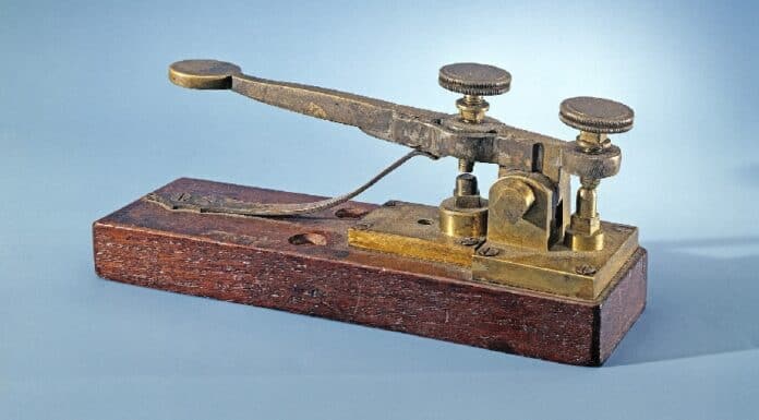 Morse-Vail_telegraph_key_1844_National_Museum_of_American_History