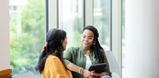 social-workers-support-both-physical-and-mental-health